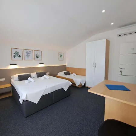 Zvonimir Bed & Breakfast 3*