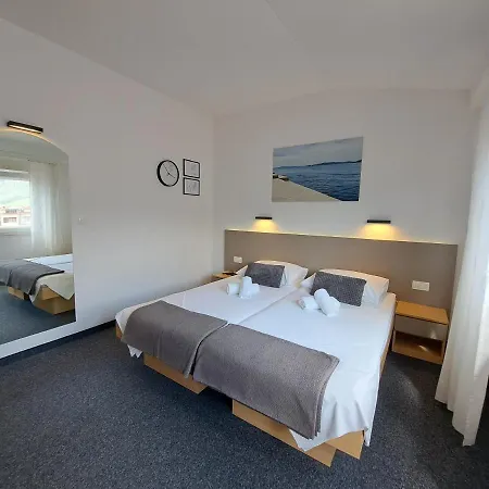 Zvonimir Bed & Breakfast 3*