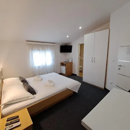 Zvonimir Bed & Breakfast 3*